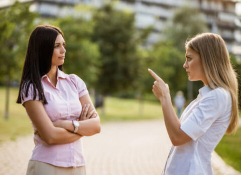 Cómo responder y manejar la crítica de forma constructiva en 5 pasos