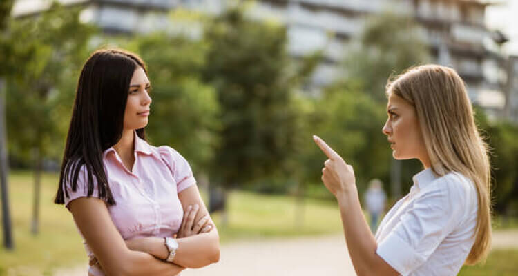 Cómo responder y manejar la crítica de forma constructiva en 5 pasos