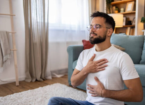 Cómo usar la meditación consciente para conectar con las emociones
