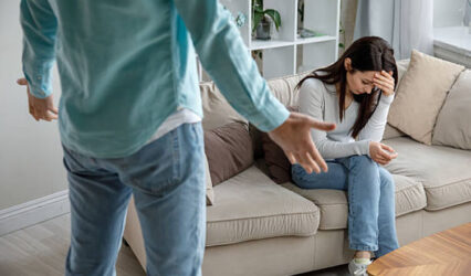 ¿Cómo saber si estás en una relación abusiva? Reconoce 5 señales