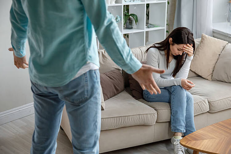 ¿Cómo saber si estás en una relación abusiva? Reconoce 5 señales